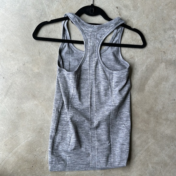 LULULEMON Heather grey tank - Picture 4 of 5